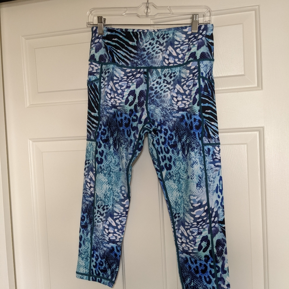 Brand New Size M Constantly Varied Gear (CVG) Wild Thing Capri Leggings